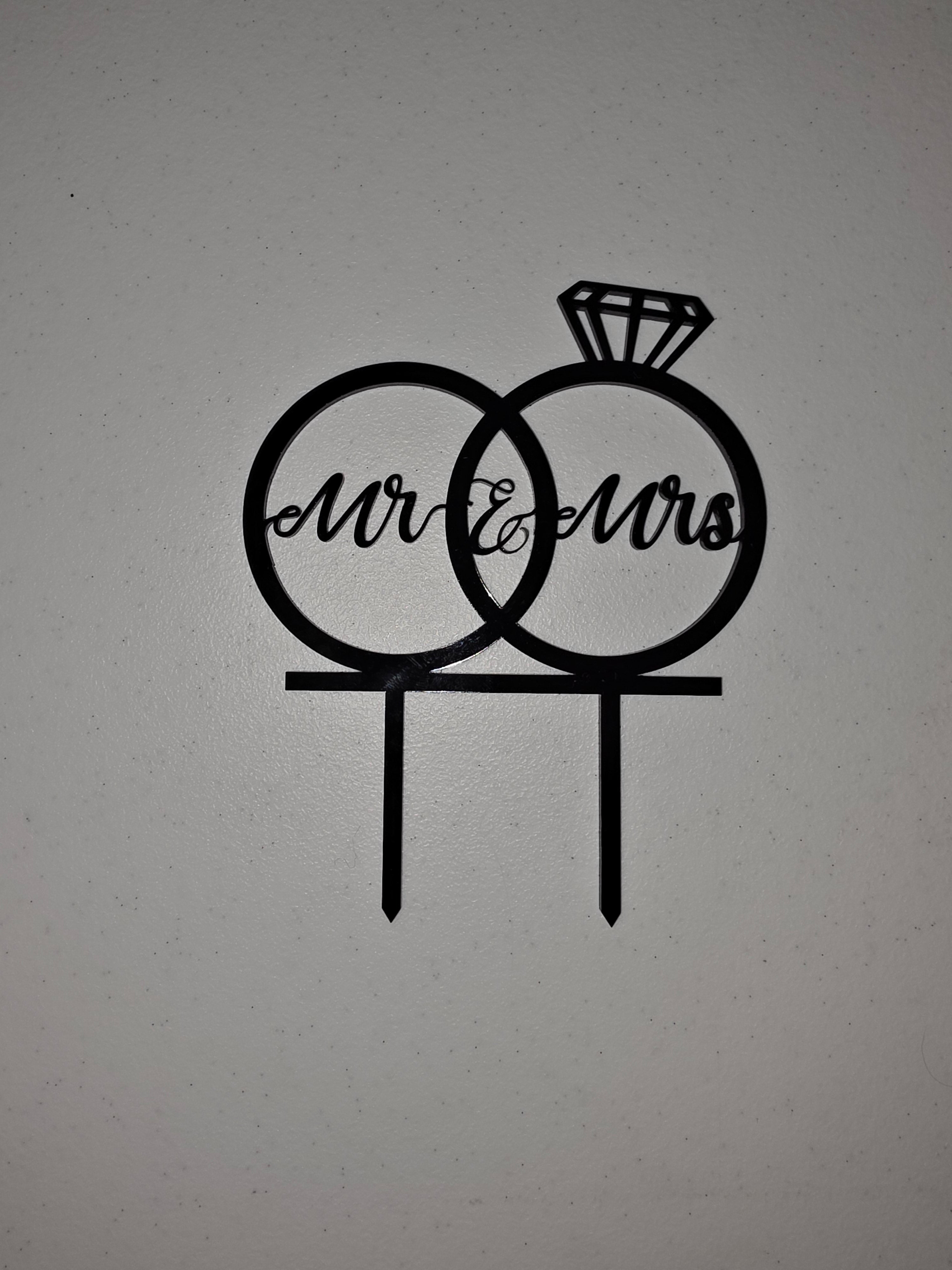 Modern Black Acrylic "Mr & Mrs" Wedding Cake Topper