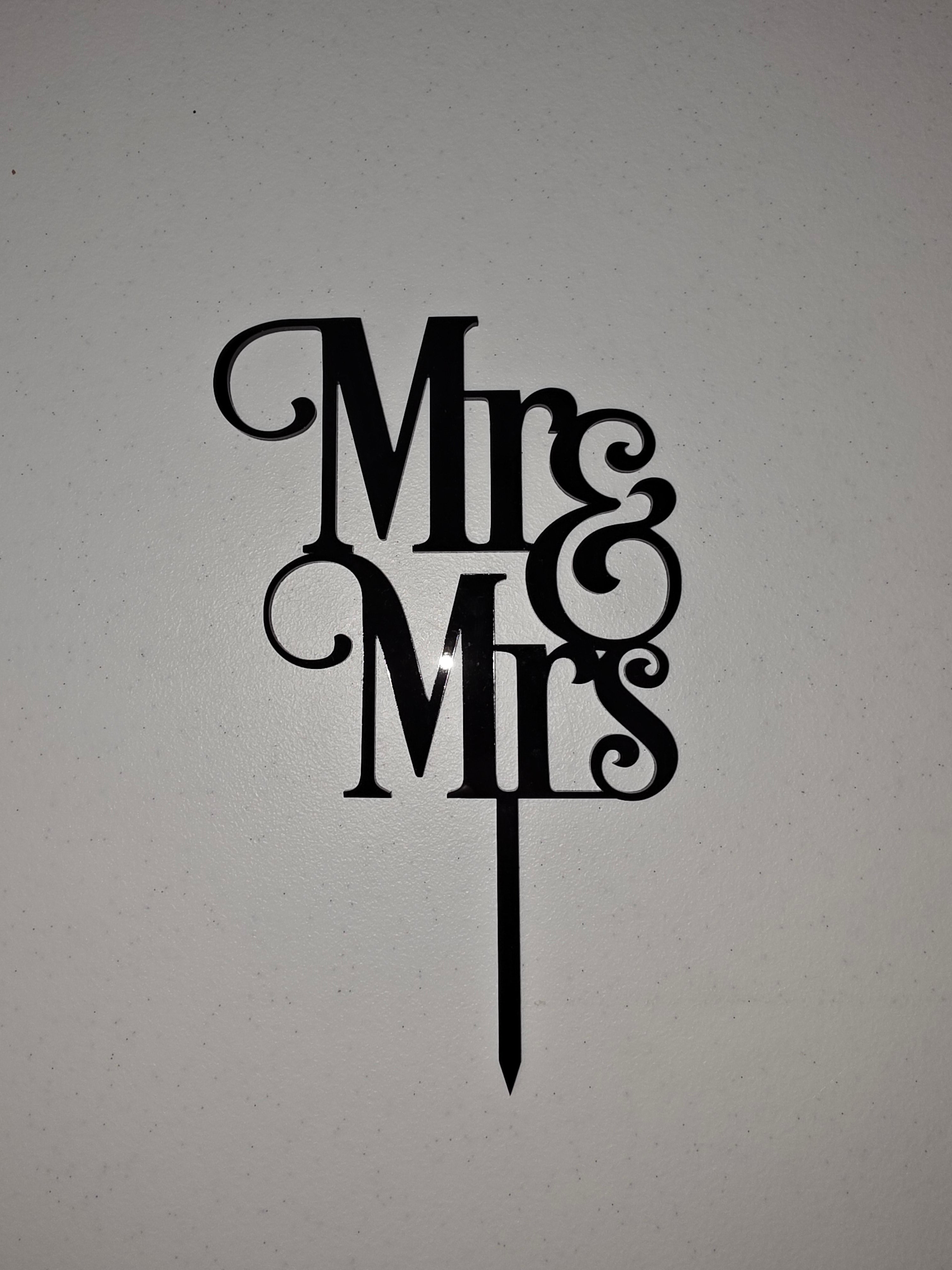 Modern Black Acrylic "Mr & Mrs" Wedding Cake Topper